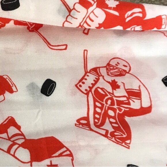 Hockey Themed Canadian Maple Leaf Cotton Fabric Fat Quarter Lot of 10  Red White - Picture 6 of 8